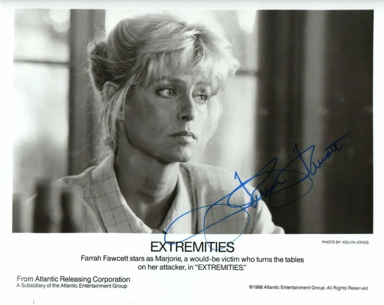 FARRAH FAWCETT SIGNED AUTOGRAPH 8X10 PHOTO - CHARLIE'S ANGELS BEAUTY W/ JSA