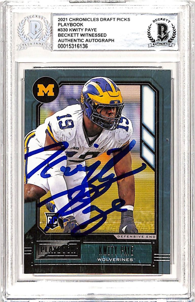 Kwity Paye Autographed Chronicles Playbook 2021 #330 Card Slab Beckett 38926