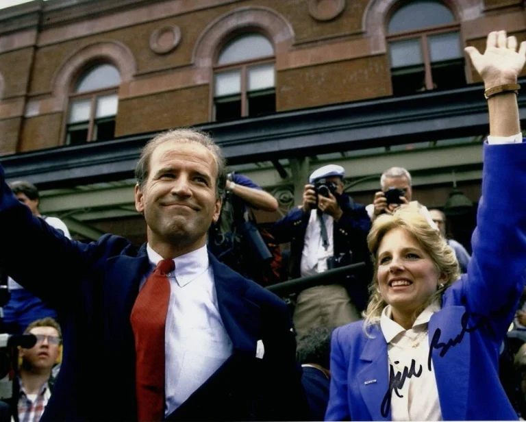 FIRST LADY DR JILL BIDEN SIGNED AUTOGRAPH 8X10 PHOTO - CAMPAIGNING W/ JOE ACOA