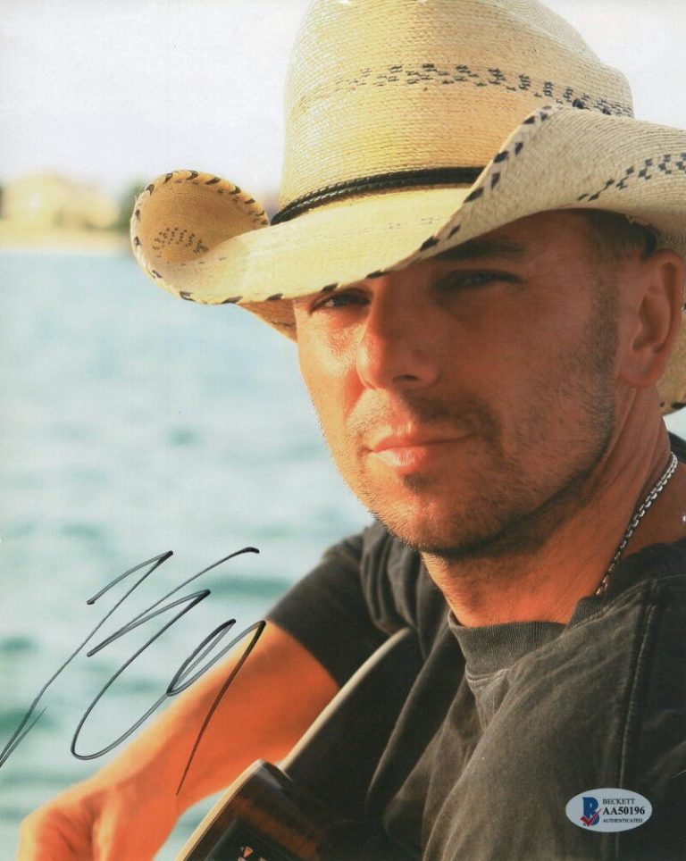 KENNY CHESNEY SIGNED AUTOGRAPH 8X10 PHOTO - NO SHIRT NO SHOES NO PROBLEM BECKETT