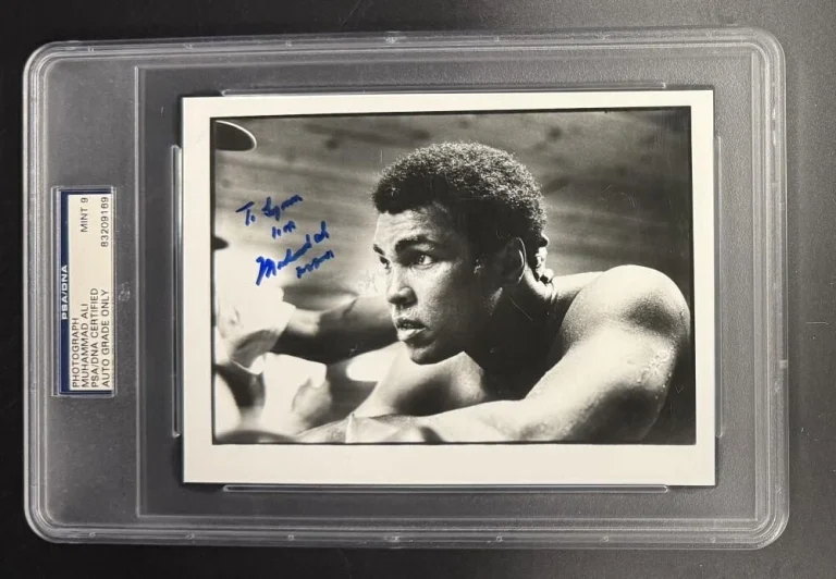 Muhammad Ali Signed Autograph PSA/DNA Slabbed Classic Boxing Photo Mint 9 COA