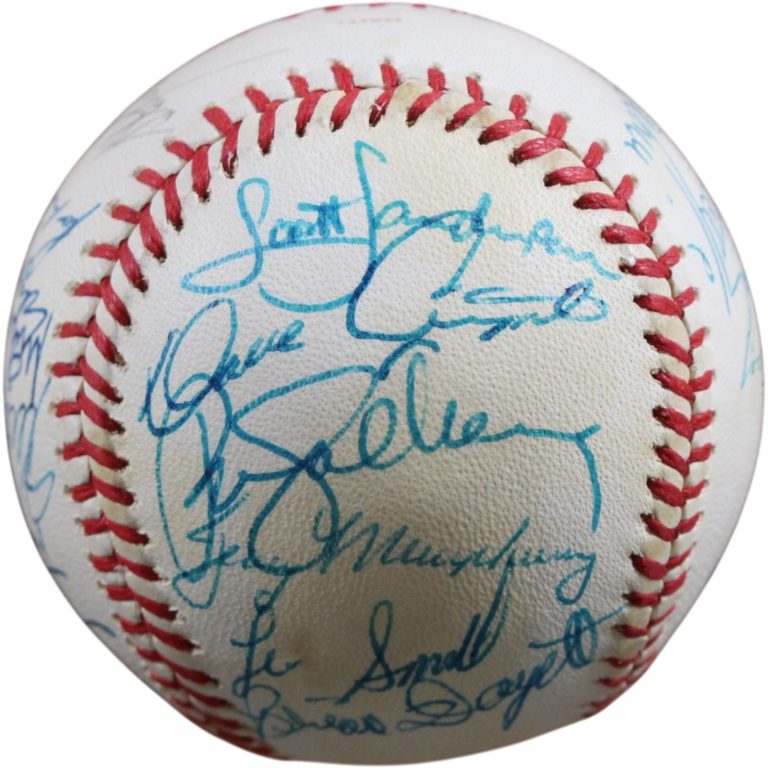 Chicago Cubs 1986 Team Sandberg Eckersley +23 Sigs Signed Baseball Beckett 56280