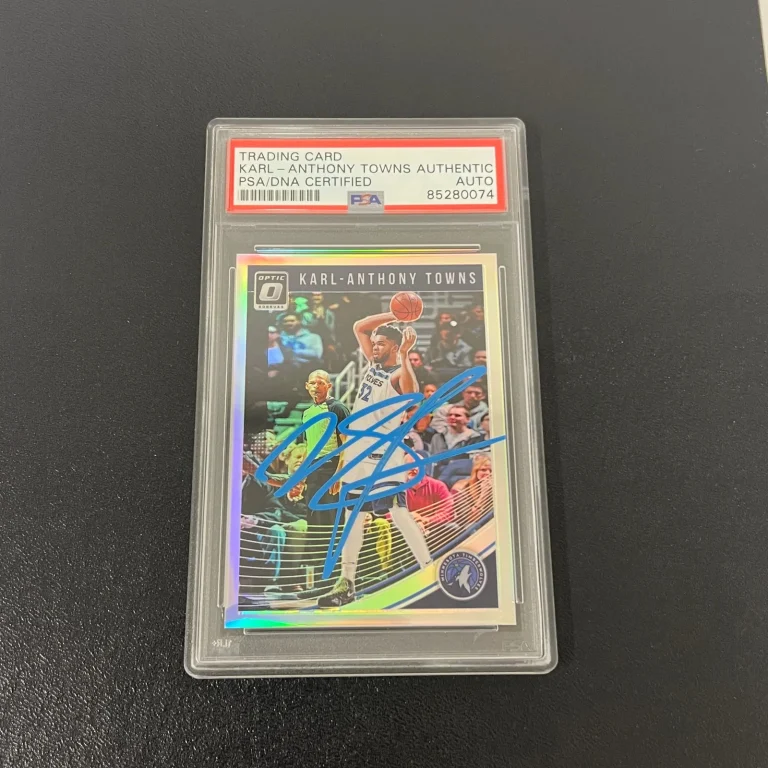2018-19 Panini Donruss Optic#145 Karl-Anthony Towns Signed Card PSA Timberwolves