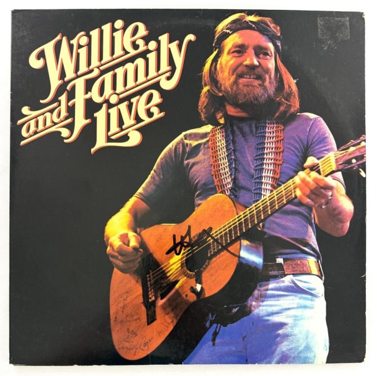 Willie Nelson Signed Autograph And Family Live Album Vinyl Record LP w/ JSA COA