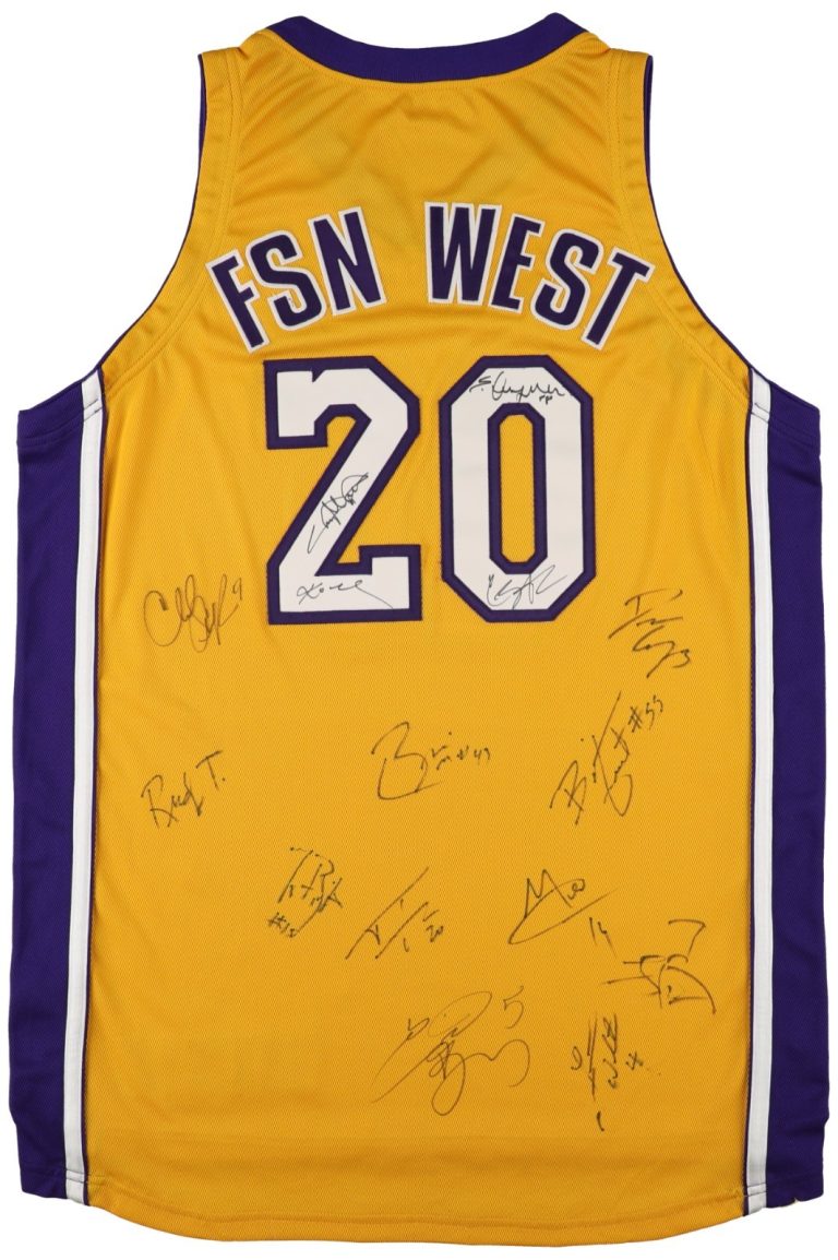2004-05 Los Angeles Lakers Team-Signed Nike Jersey Jersey Kobe Bryant JSA COA