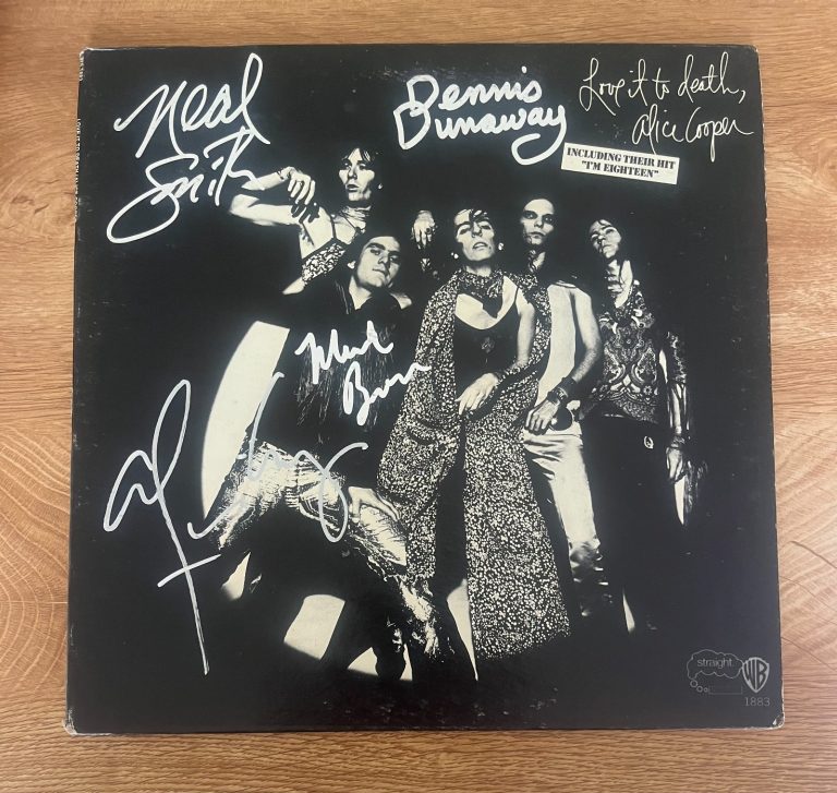 * ALICE COOPER BAND * signed vinyl album * LOVE IT TO DEATH * COA *