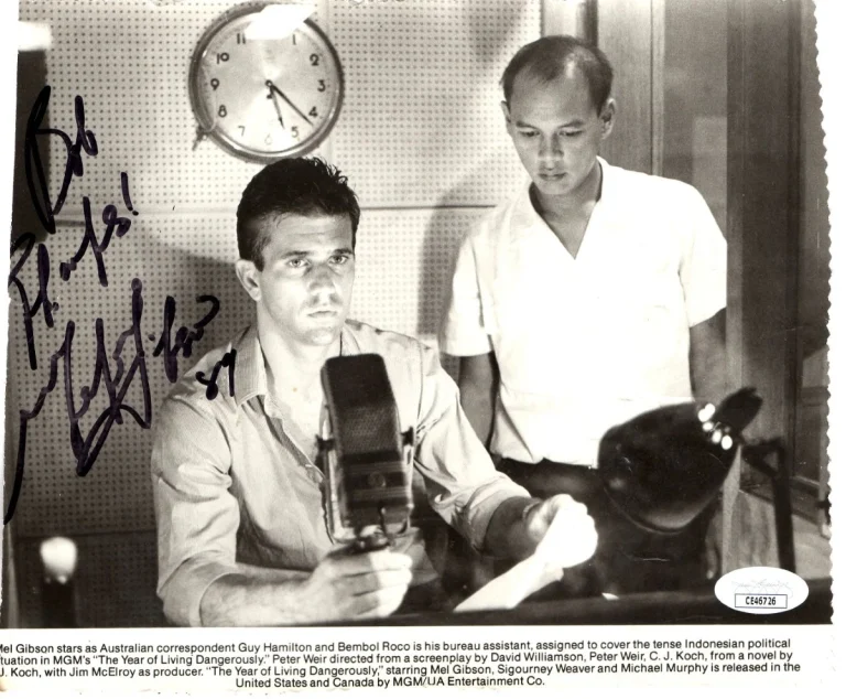 Mel Gibson Autographed Small Photo The Year of Living Dangerously JSA CE46826