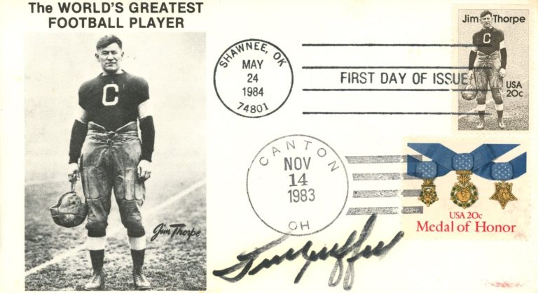 Frank Gifford Autographed New York Giants Jim Thorpe Envelope Beckett 56855