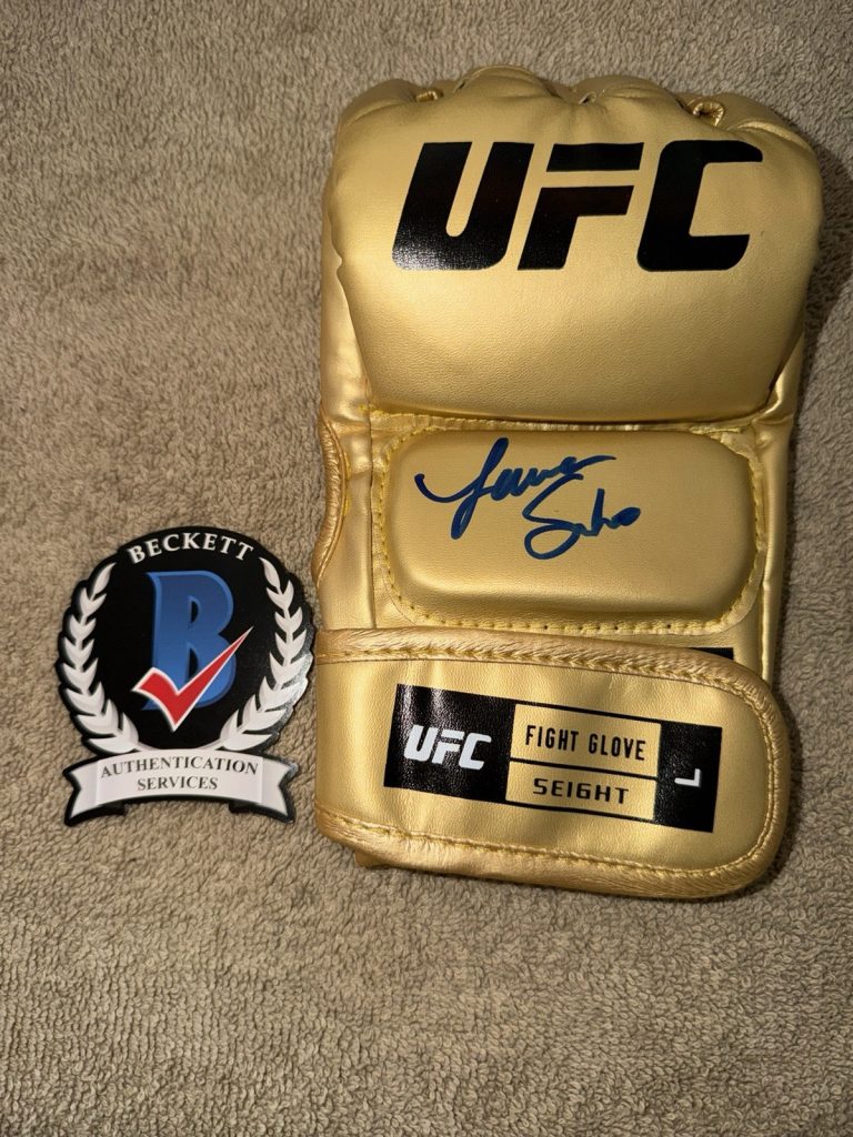 Laura Sanko Signed UFC Glove UFC Reporter Superstar Beauty Beckett #2