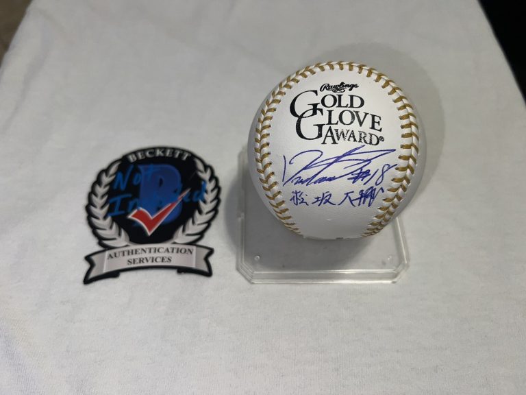 Daisuke Matsuzaka Signed Official Gold Glove Baseball Boston Red Sox Beckett