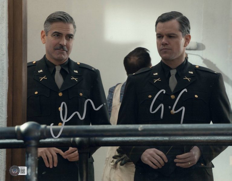 George Clooney Matt Damon Signed 11x14 Photo The Men  Who Stare at Goats Beckett