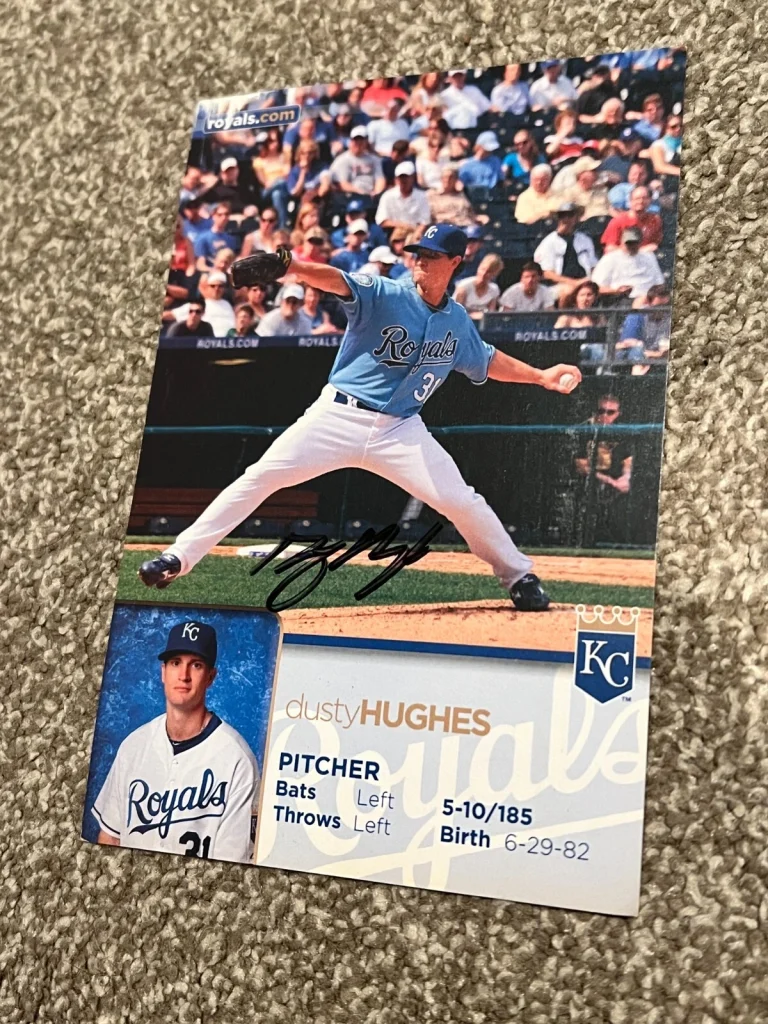 SIGNED BASEBALL TEAM ISSUED POSTCARD AUTO KANSAS CITY ROYALS DUSTY HUGHES