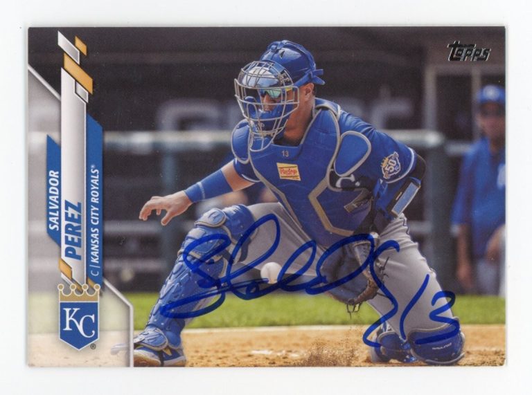 SIGNED BASEBALL CARD AUTO KANSAS CITY ROYALS SALVADOR PEREZ TOPPS 2020 #553