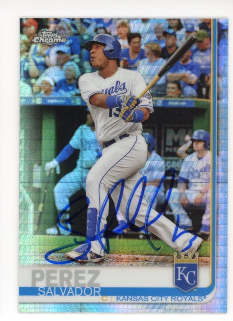 SIGNED BASEBALL CARD AUTO KC ROYALS SALVADOR PEREZ TOPPS CHROME 2019 #198 VAR.