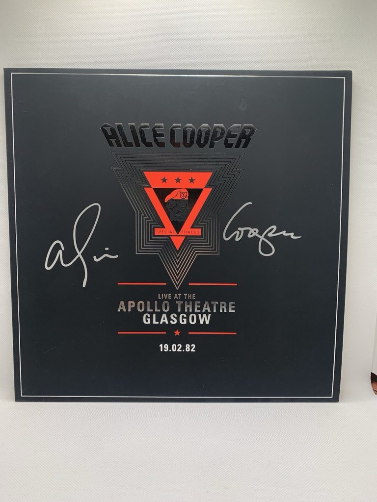 ALICE COOPER SIGNED VINYL LIVE AT THE APOLLO THEATRE GLASGOW JSA COA AUTOGRAPHED