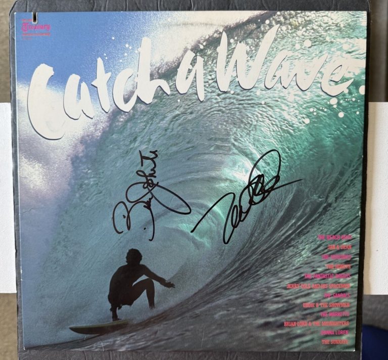 BEACH BOYS SIGNED VINYL CATCH A WAVE MIKE LOVE BRUCE JOHNSTON PSA/DNA AUTOGRAPH