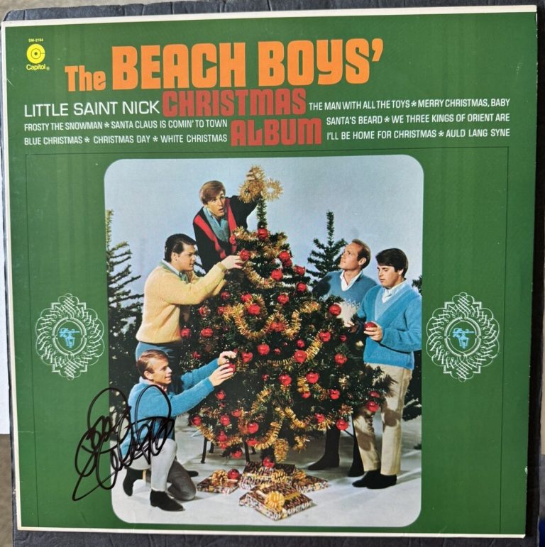 BEACH BOYS SIGNED VINYL CHRISTMAS ALBUM MIKE LOVE PSA/DNA AUTOGRAPHED RECORD LP