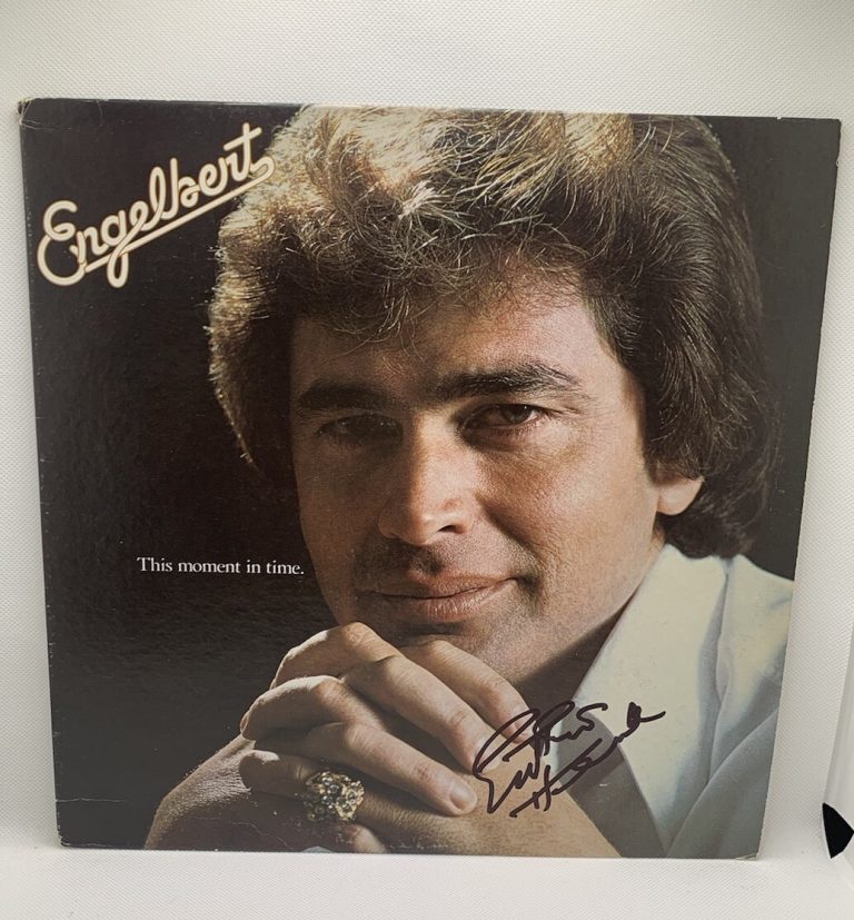Engelbert Humperdinck Signed Vinyl This Moment in Time JSA COA autographed LP