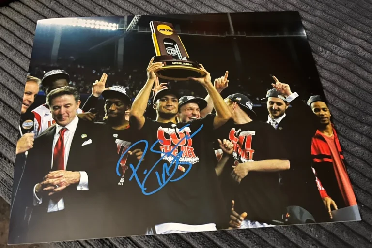 Louisville Cardinals Basketball Peyton Siva Signed AUTO Photo NCAA Champs COA