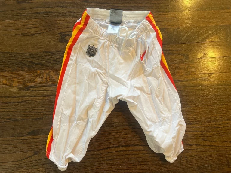 GAME USED KANSAS CITY CHIEFS FOOTBALL NIKE PANTS SIZE 30 WHITE 2022 ? + ?