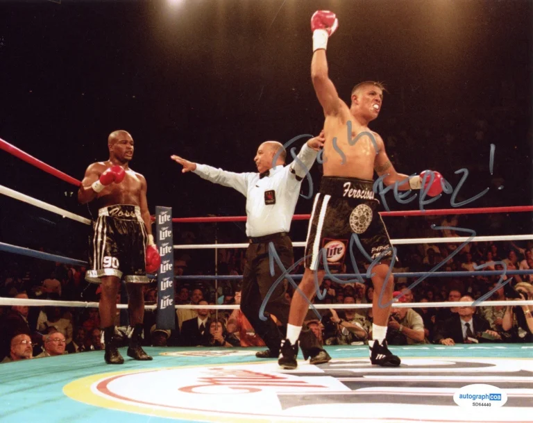 BOXING CHAMPION FERNANDO VARGAS SIGNED AUTOGRAPHED PHOTO ACOA CERT