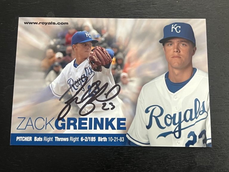 SIGNED BASEBALL POSTCARD AUTO TEAM ISSUED KANSAS CITY ROYALS ZACK GREINKE