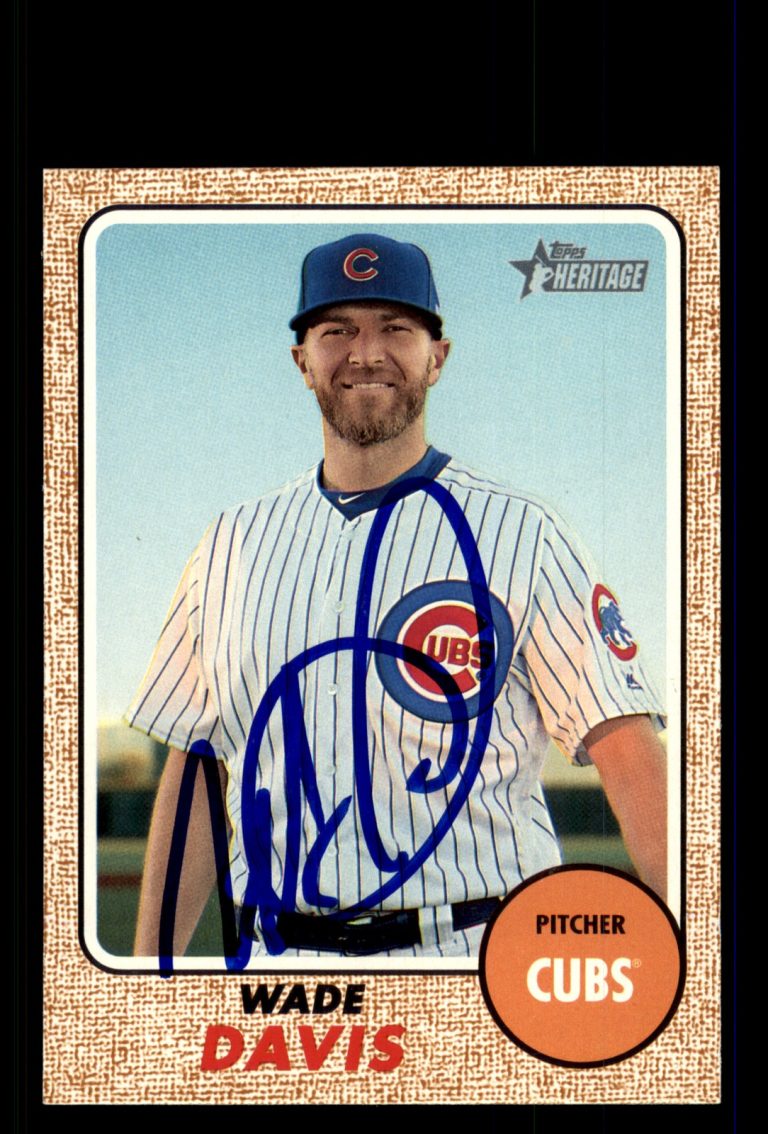 Signed Baseball Card Auto Wade Davis 2017 Topps Heritage #618 Chicago Cubs