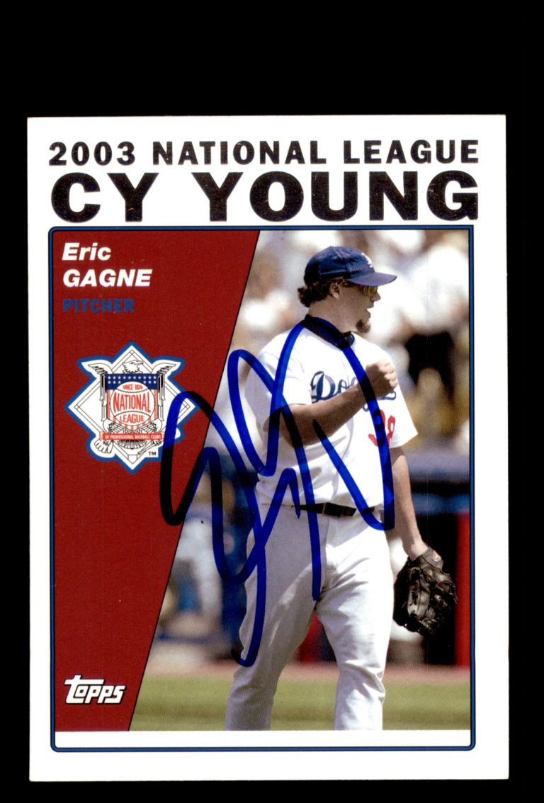 Signed Baseball Card Auto Eric Gagne 2004 Topps #715 Los Angeles Dodgers