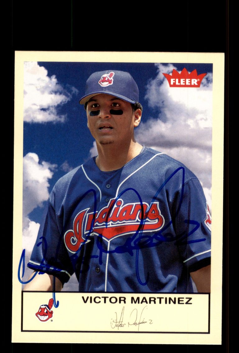 Signed Baseball Card Auto Victor Martinez 2005 Fleer Tradition #273 Indians