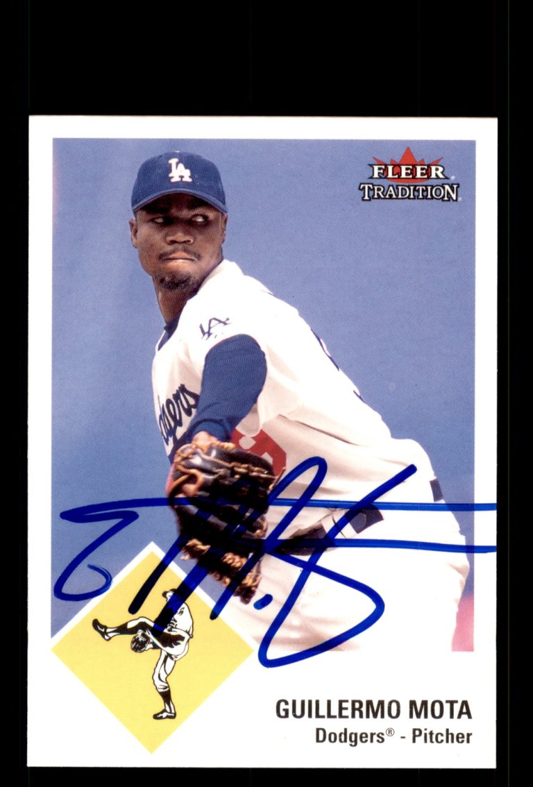 Signed Baseball Card Auto Guillermo Mota 2003 Fleer Tradition #U150 Dodgers