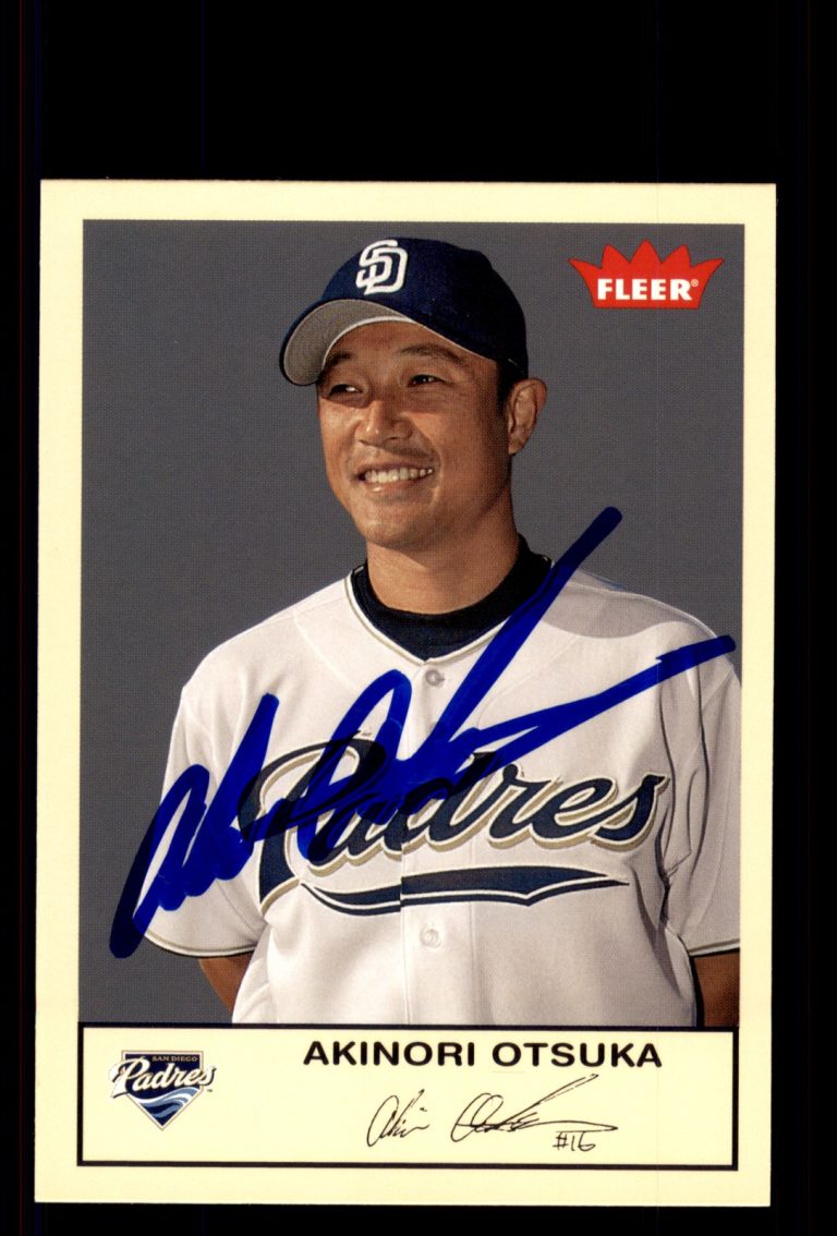 Signed Baseball Card Auto Akinori Otsuka 2005 Fleer Tradition #272 Padres