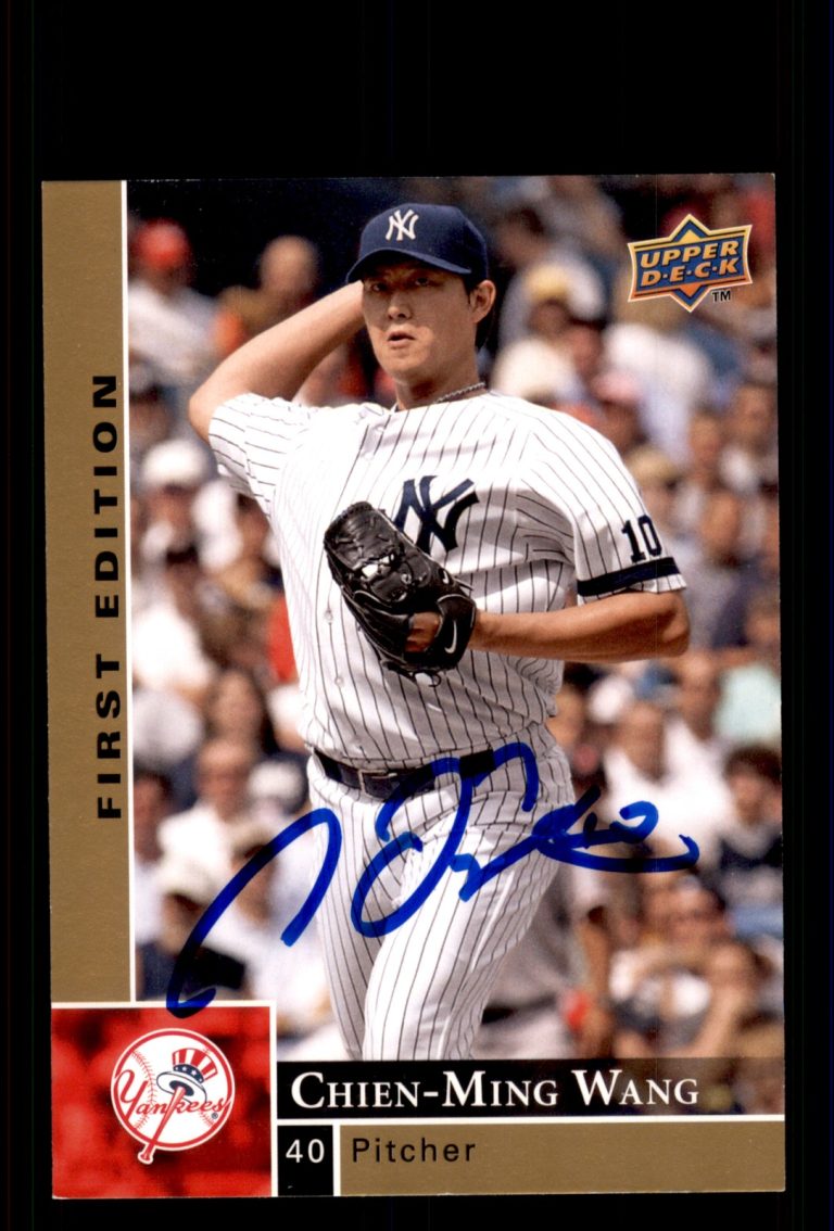 Signed Baseball Card Auto Chien-Ming Wang 2009 Upper Deck First Edition #213