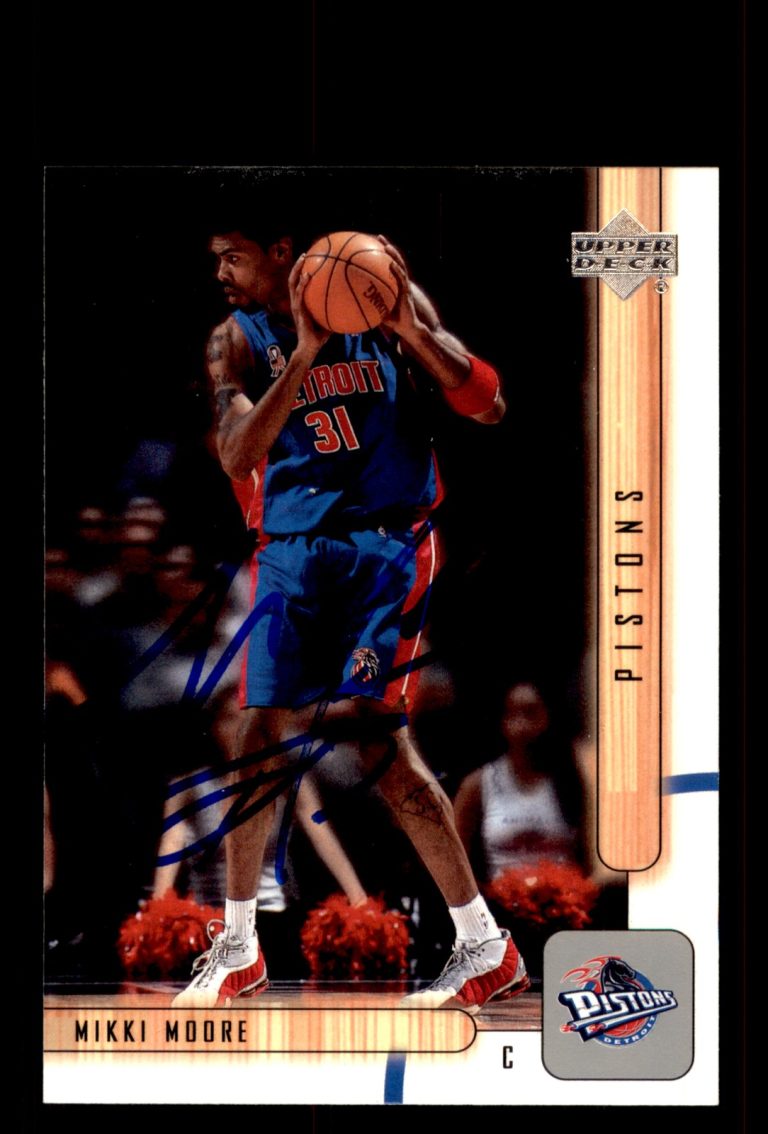 Signed Basketball Card Auto Mikki Moore 2001-02 Upper Deck #272 Detroit Pistons