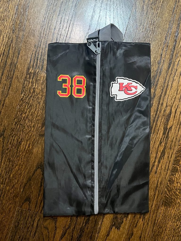 NFL FOOTBALL TEAM ISSUED KANSAS CITY CHIEFS TOILETRY BAG #38