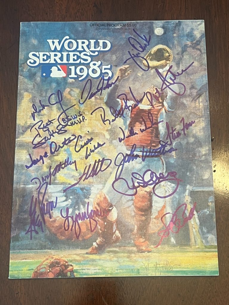 1985 WORLD SERIES TEAM SIGNED PROGRAM KANSAS CITY ROYALS 17 AUTOS SABERHAGEN MVP