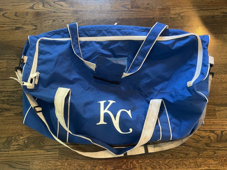 KANSAS CITY KC ROYALS GAME USED MLB ISSUED BASEBALL EQUIPMENT DUFFEL BAG