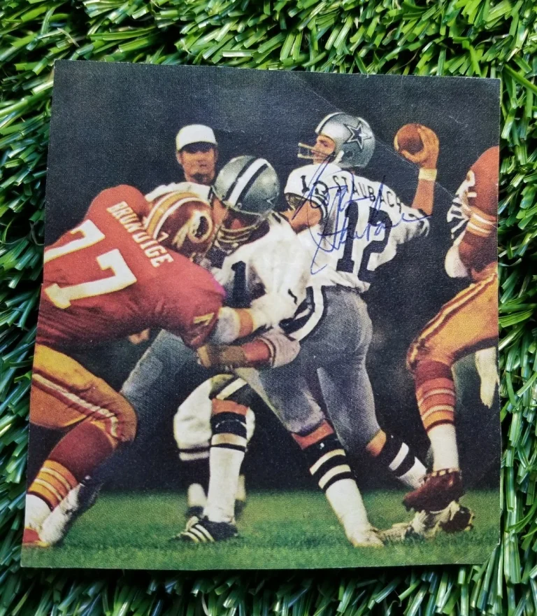 ROGER STAUBACH SIGNED COLOR NEWSPAPER PHOTO JSA/COA S52762 COWBOYS HOF