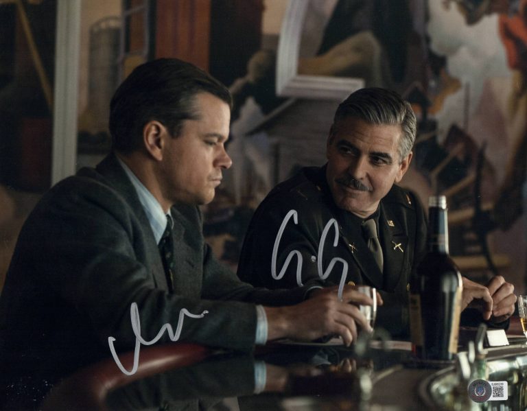 George Clooney Matt Damon Signed 11x14 Photo The Men  Who Stare at Goats Beckett