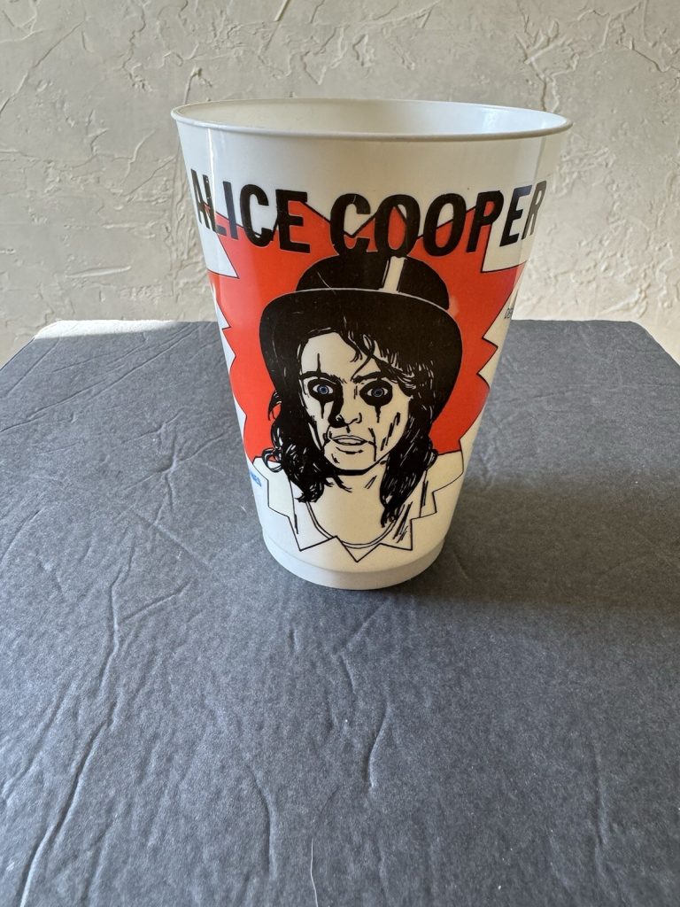 1976 ALICE COOPER BEE ANYTHING 7-11 PLASTIC CUP Nightmare Rare Signed Jsa Coa
