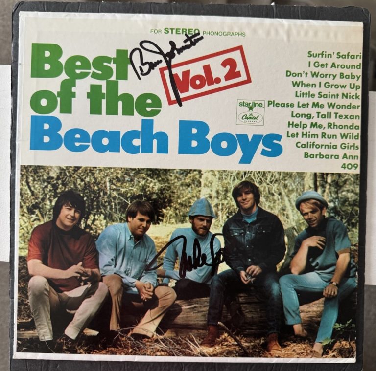 BEACH BOYS SIGNED VINYL BEST OF V2 MIKE LOVE BRUCE JOHNSTON JSA COA AUTOGRAPH