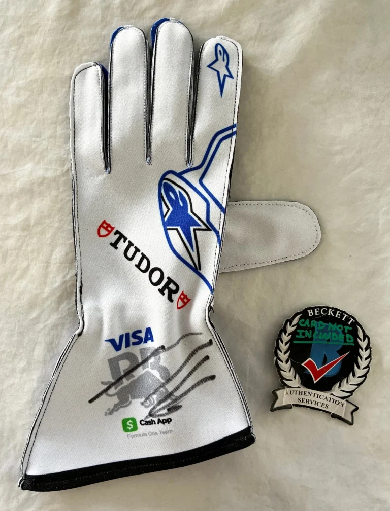 Arvid Lindblad Signed Racing Glove Visa Cash App Racing Bulls Formula 1 F1 Be...