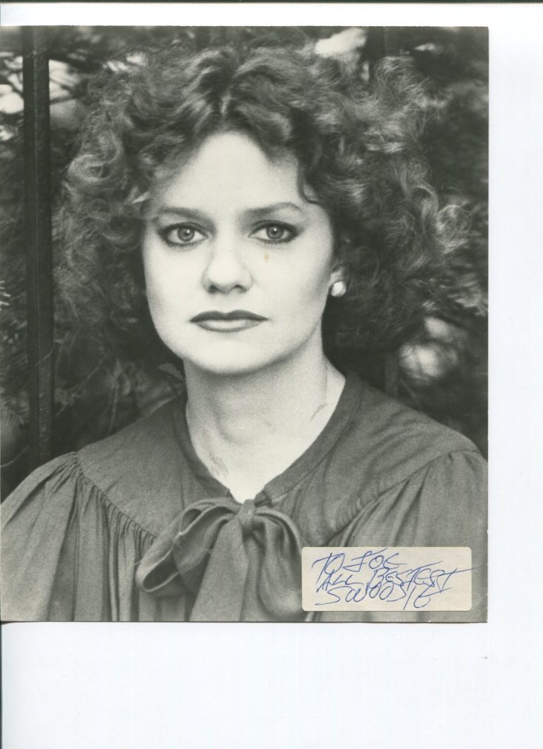 Swoosie Kurtz Huff Slap Shot Mike & Molly Broadway Tony Winner Signed Photo