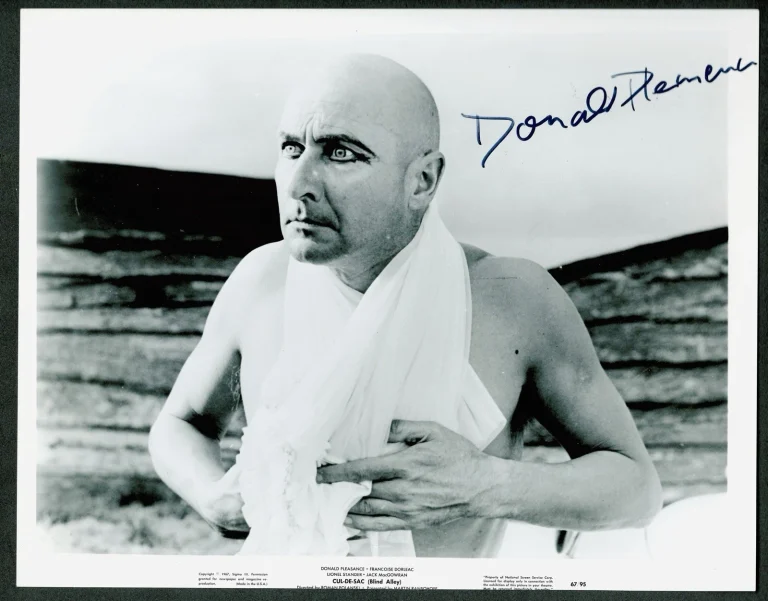 Donald Pleasence Signed Autographed 8x10 Photo SWAU Cert Halloween James Bond 2