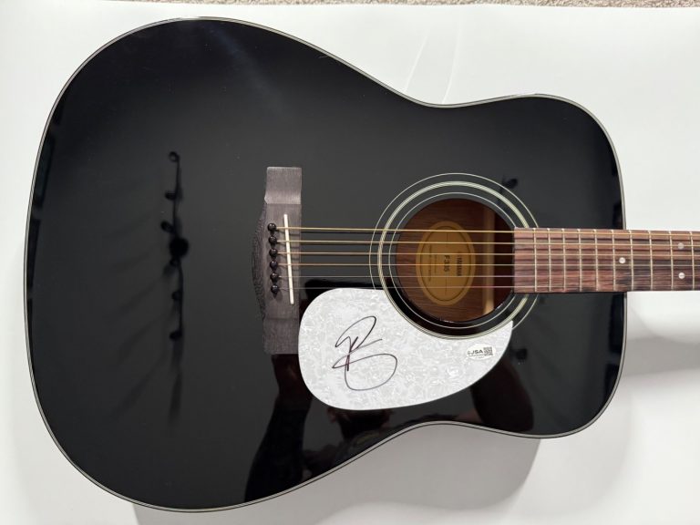 Riley Green JSA Autograph Signed Guitar Yamaha Acoustic