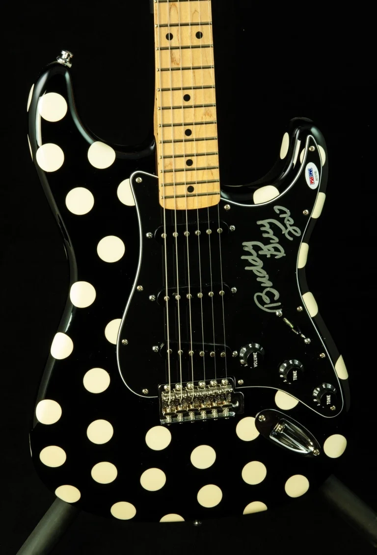 Buddy Guy Signed Fender Stratocaster Signature Guitar PSA DNA LOA w/ Case