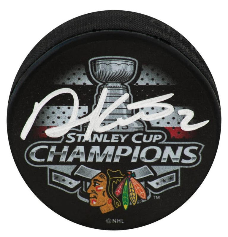 DUNCAN KEITH Signed Blackhawks 2015 Stanley Cup Champs Hockey Puck - SCHWARTZ