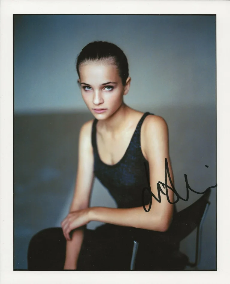 Lisa Vicari german actress REAL SIGNED Photo #2 COA Autographed Dark Netflix