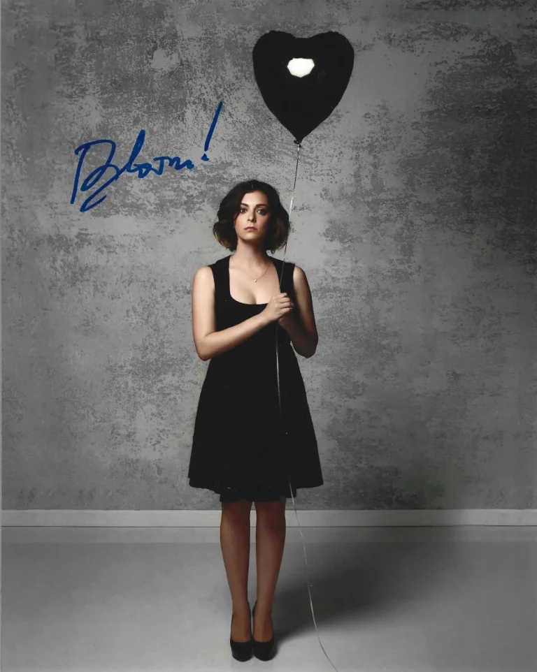 Rachel Bloom REAL hand SIGNED Photo #1 COA Autographed Crazy Ex-Girlfriend