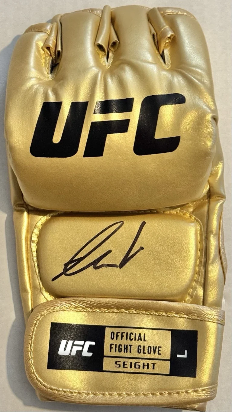 Alexander Volkanovski Signed Autographed Gold UFC Fight Glove PSA/DNA The Great