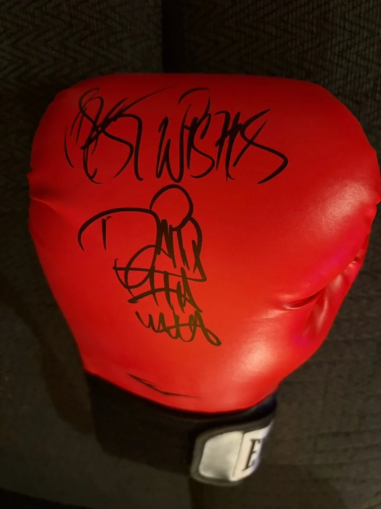 David Tua Signed Boxing Glove Heavyweight Boxer 1992-2013